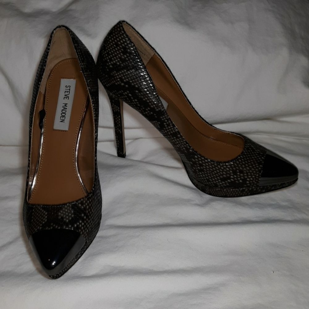 Steve Madden P-Sno Python Metal Toe Pumps 6.5